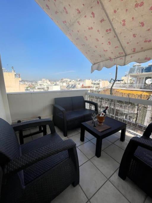 Top Floor Apartment At Petrolona With Big Balcony Atenas Exterior foto