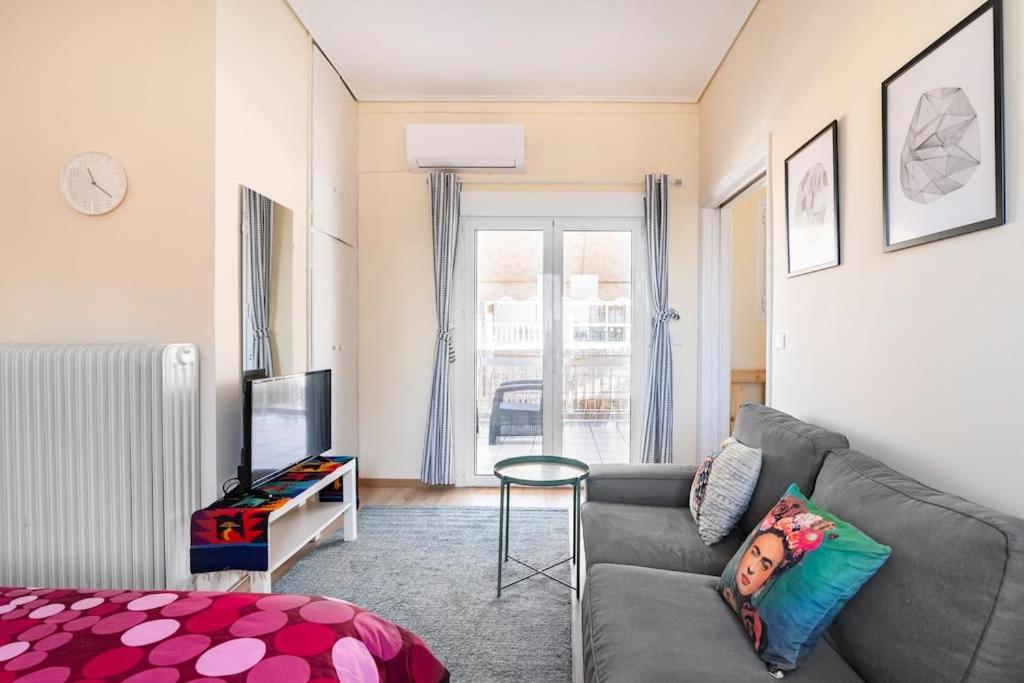 Top Floor Apartment At Petrolona With Big Balcony Atenas Exterior foto