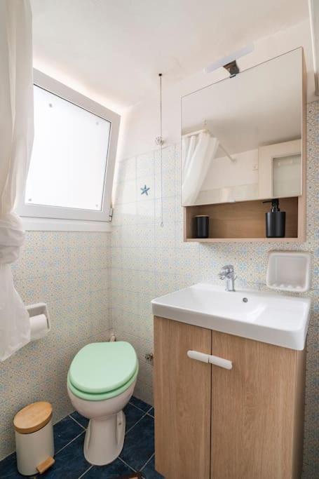 Top Floor Apartment At Petrolona With Big Balcony Atenas Exterior foto