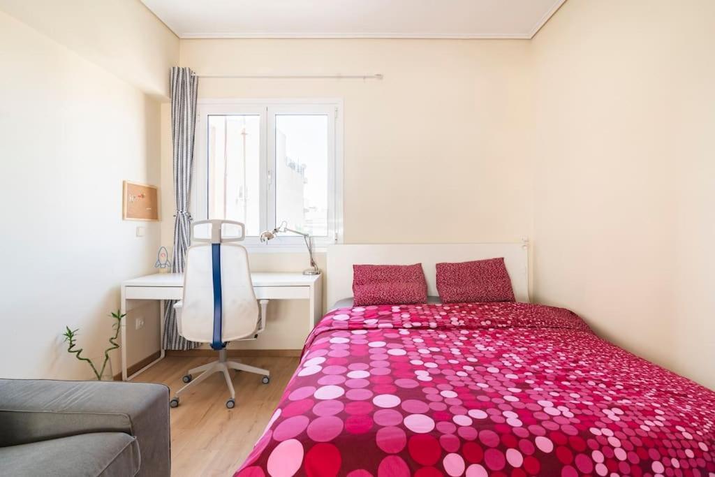 Top Floor Apartment At Petrolona With Big Balcony Atenas Exterior foto