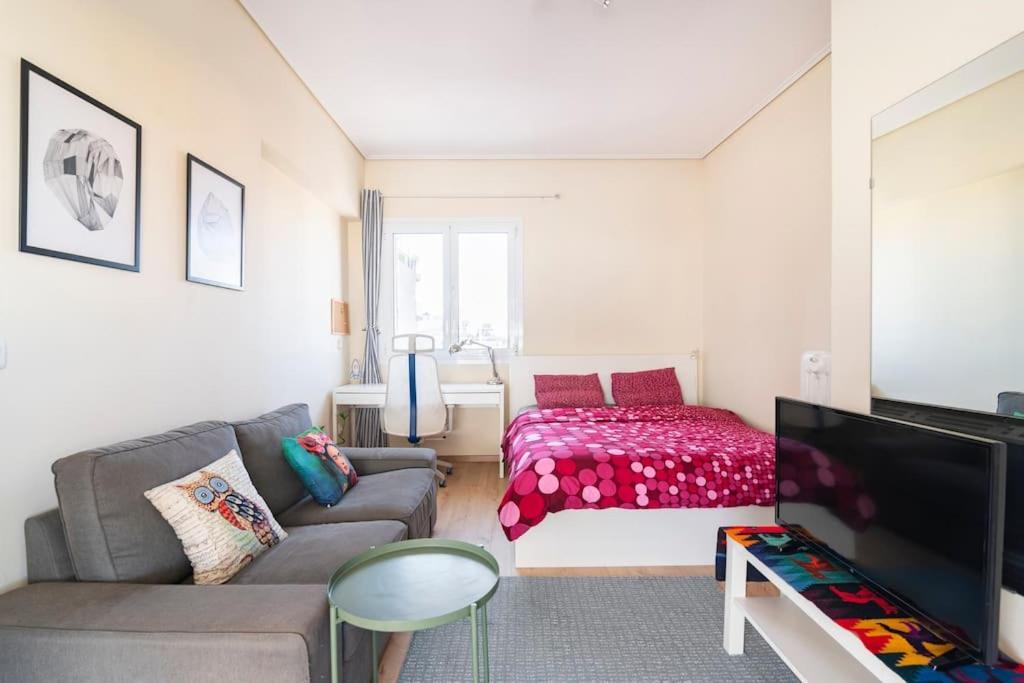 Top Floor Apartment At Petrolona With Big Balcony Atenas Exterior foto