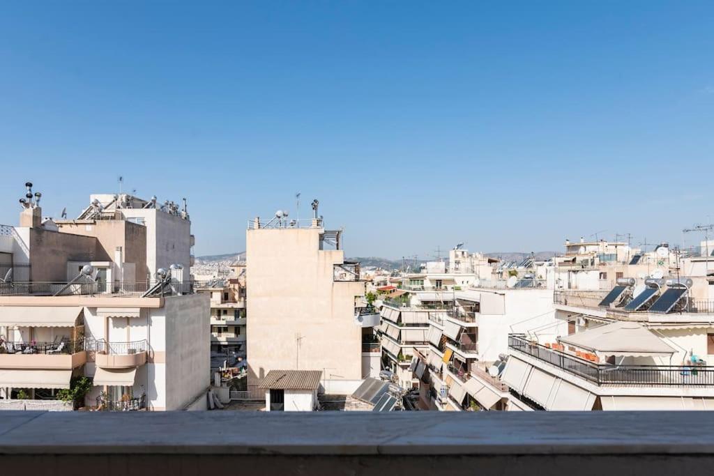 Top Floor Apartment At Petrolona With Big Balcony Atenas Exterior foto